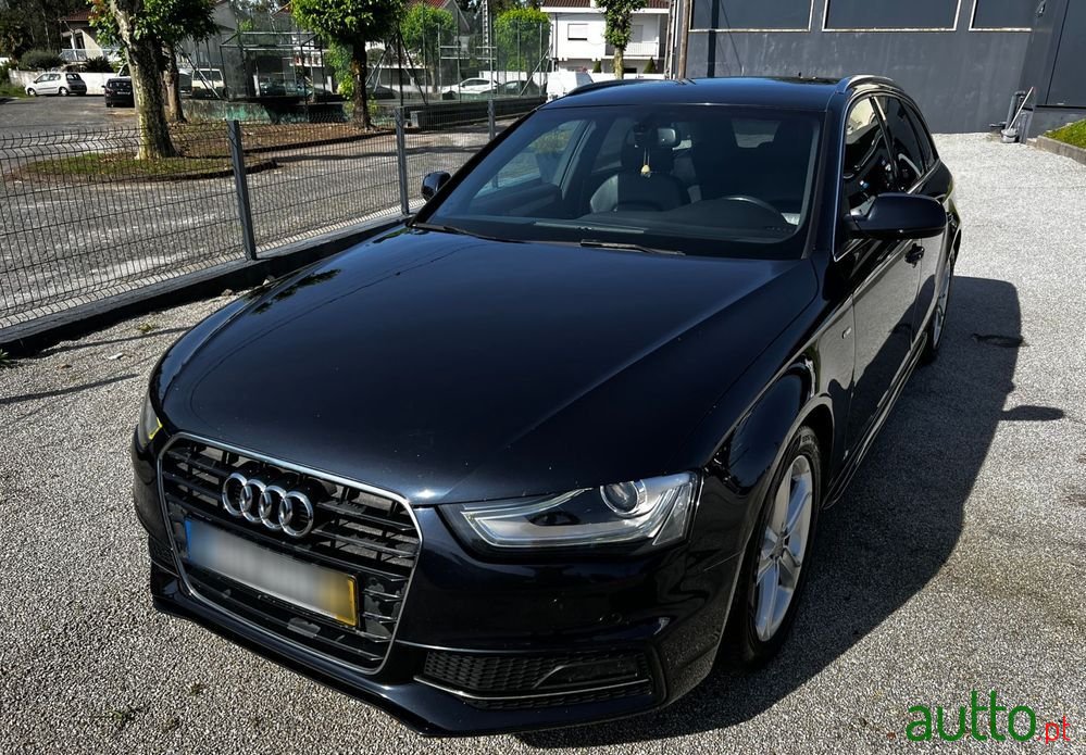 2013' Audi A4 Avant photo #2