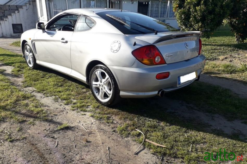 2001' Hyundai Coupe photo #4