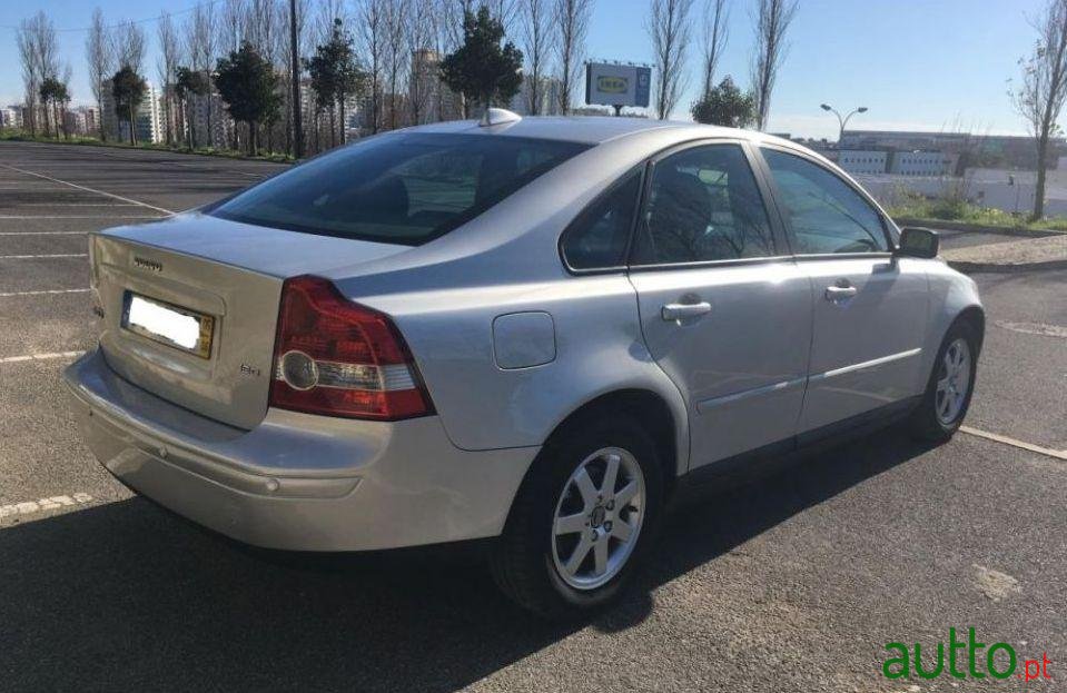 2005' Volvo S40 1.6 D Nível 2 photo #1