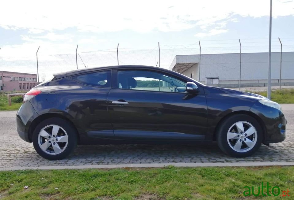 2010' Renault Megane Coupe photo #5
