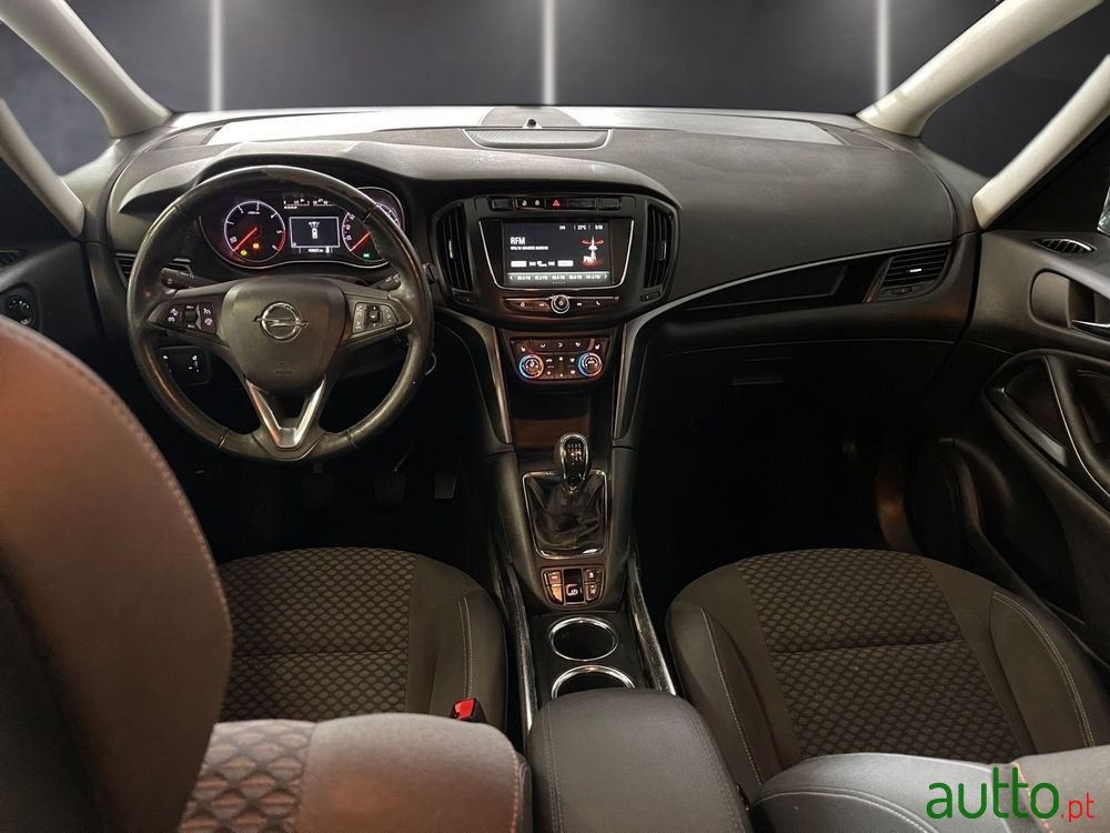 2019' Opel Zafira photo #5