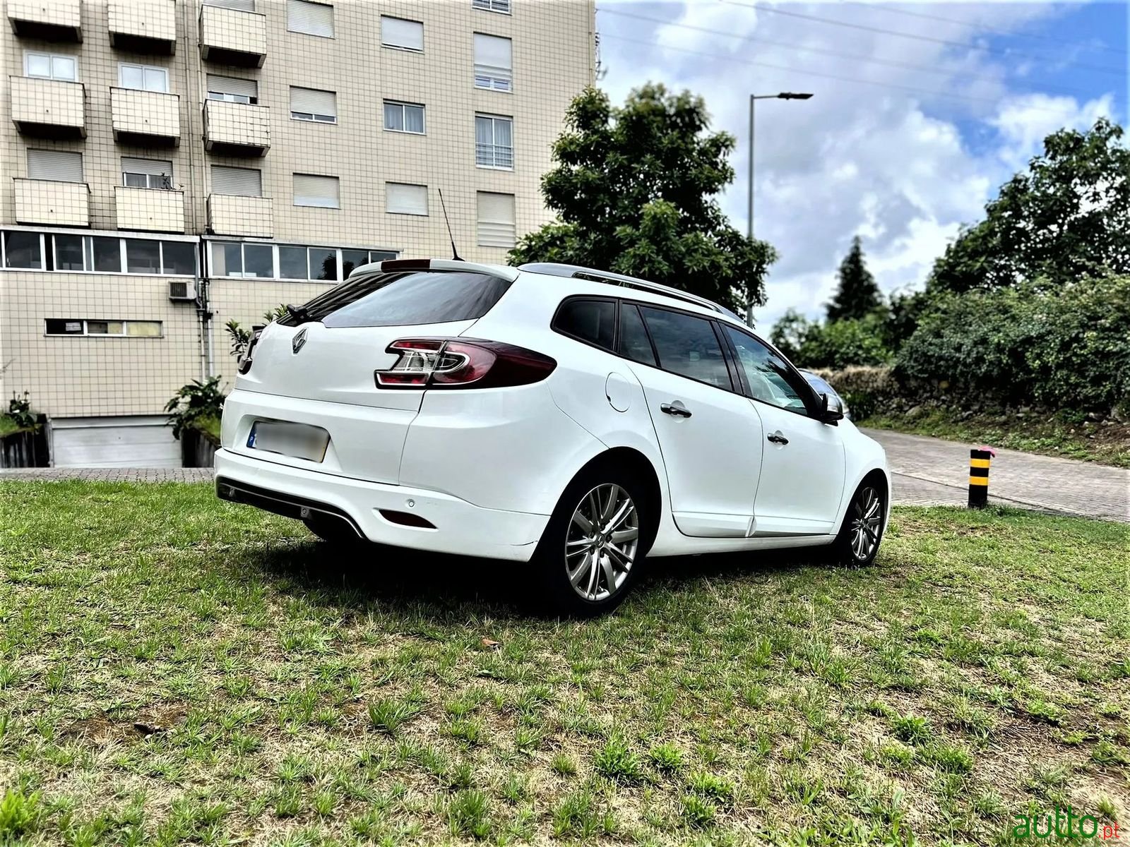 2010' Renault Megane Sport Tourer photo #4