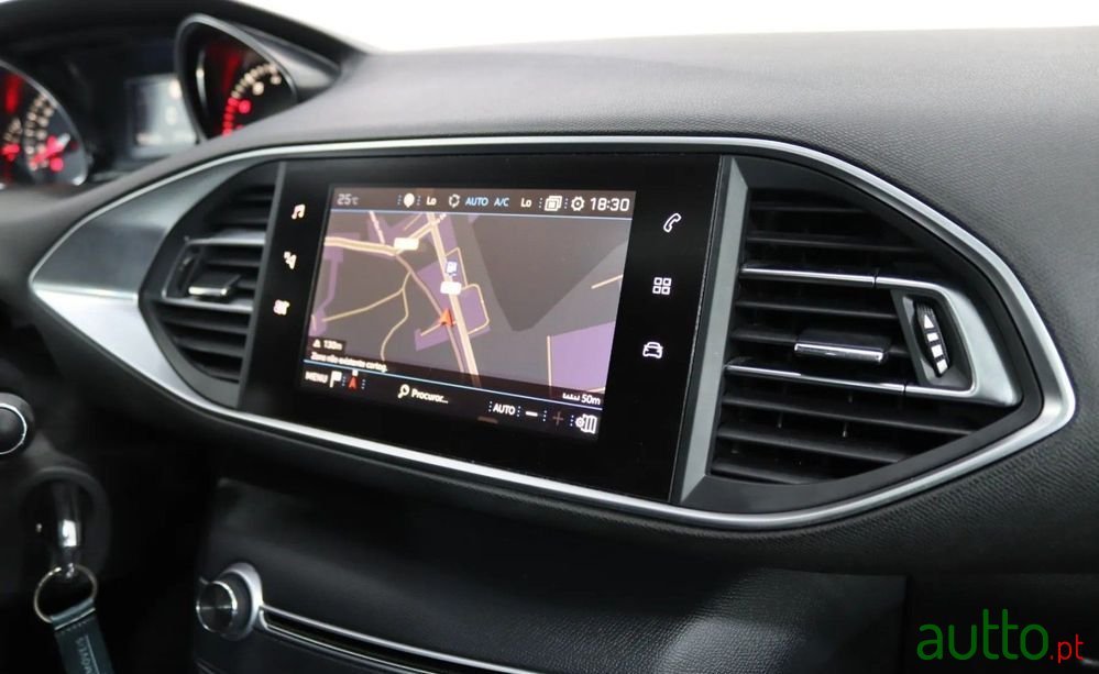 2018' Peugeot 308 Puretech photo #5