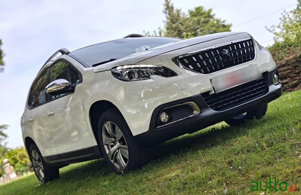 2018' Peugeot 2008 1.2 Puretech Style photo #1