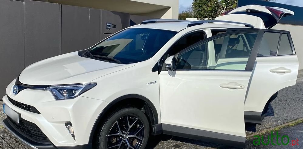 2016' Toyota RAV4 photo #5