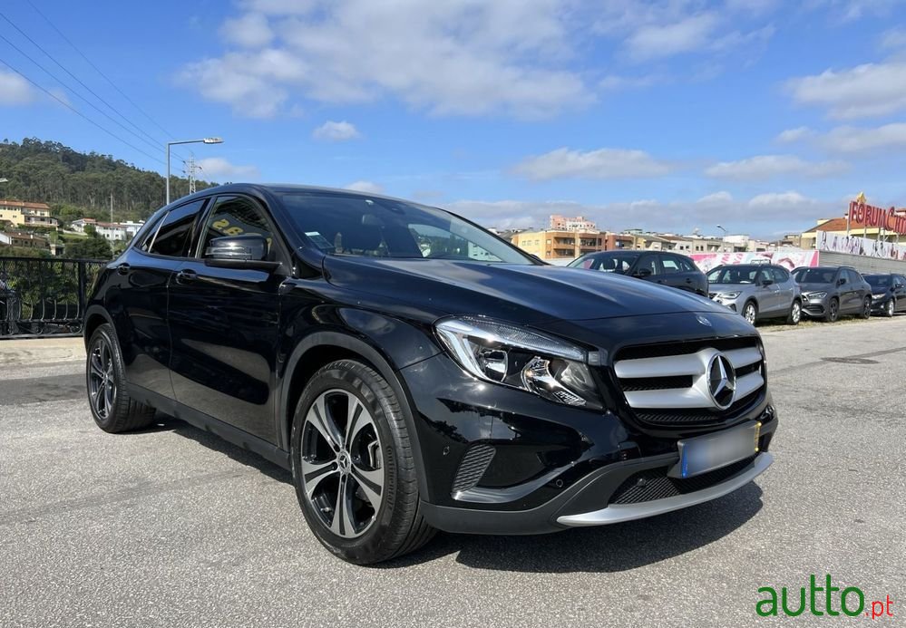 2015' Mercedes-Benz GLA 180 Cdi Urban photo #4