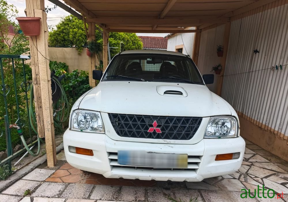 2004' Mitsubishi L200 photo #2