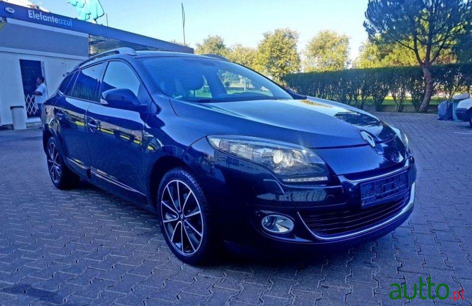 2012' Renault Megane Sport Tourer photo #1