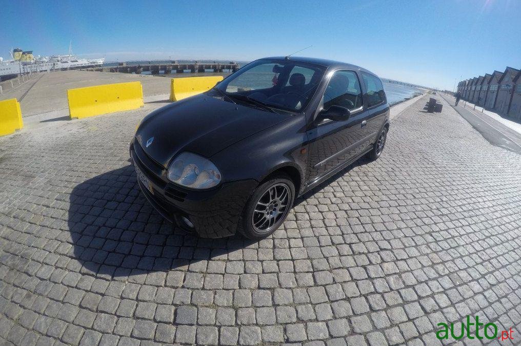 2001' Renault Clio 2.0 16V Sport photo #3