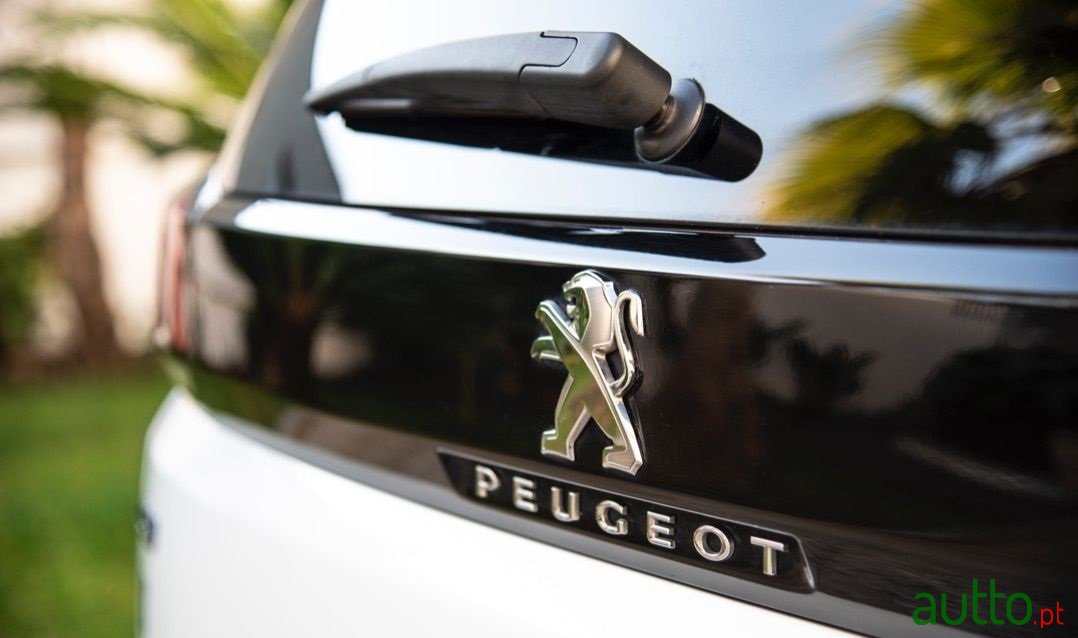 2019' Peugeot 5008 photo #3