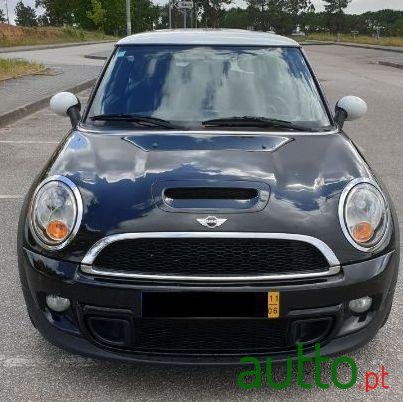 2011' MINI Cooper S photo #3