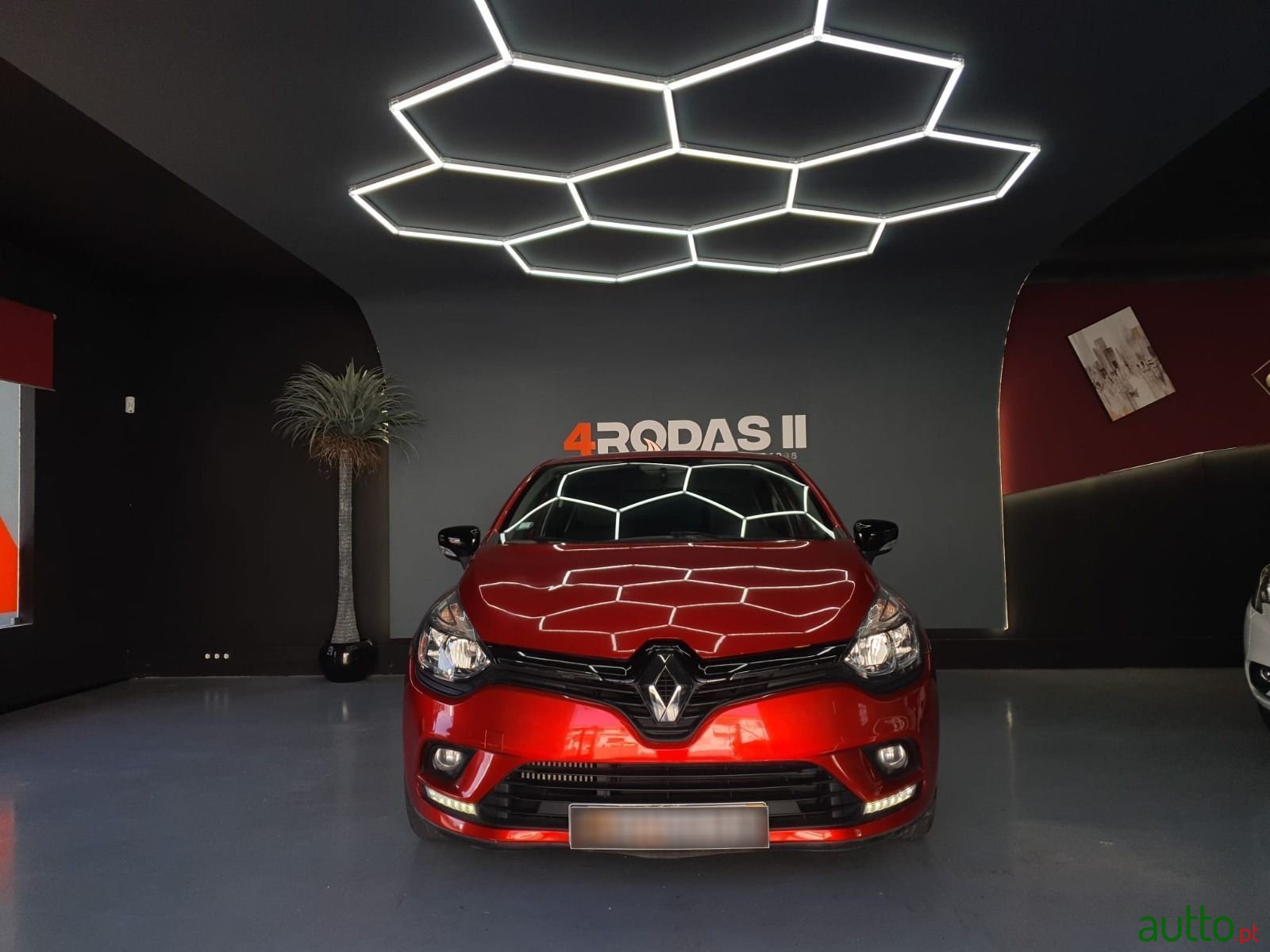 2019' Renault Clio photo #2