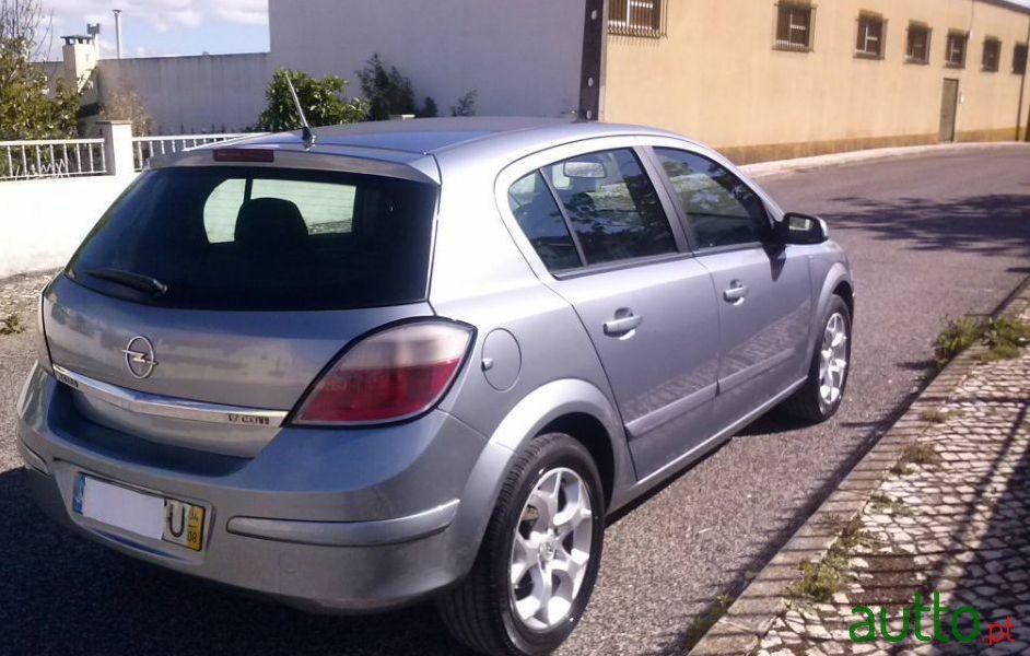 2004' Opel Astra photo #4