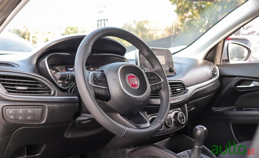 2018' Fiat Tipo Station Wagon photo #5