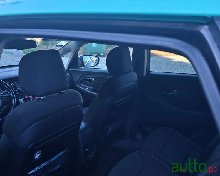 2017' Kia Carens photo #2