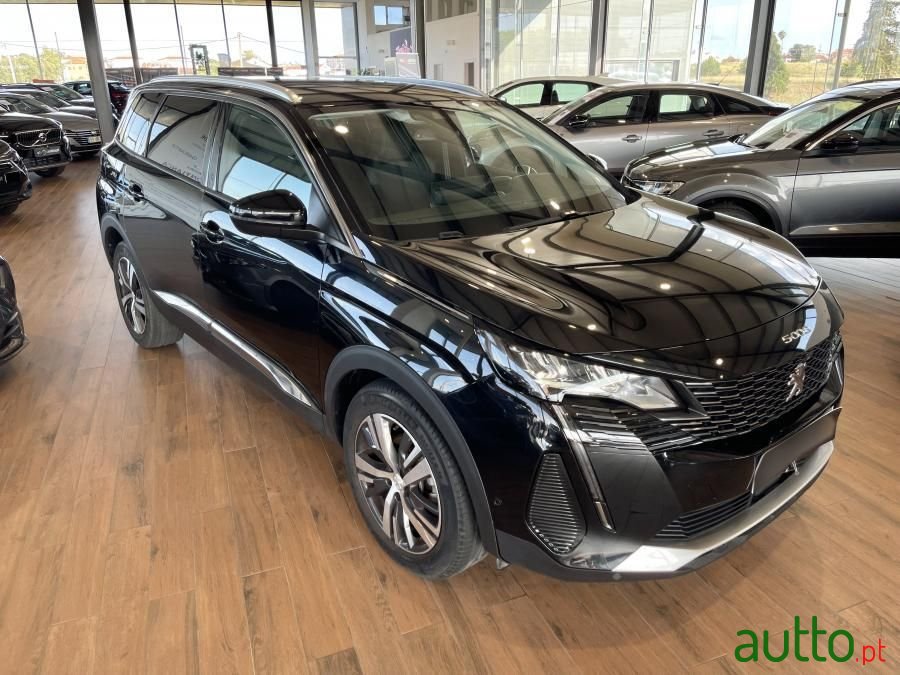 2022' Peugeot 5008 photo #3