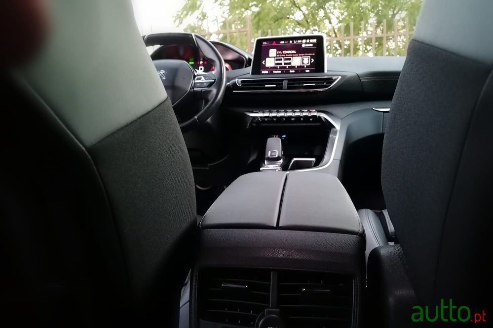 2019' Peugeot 5008 photo #4