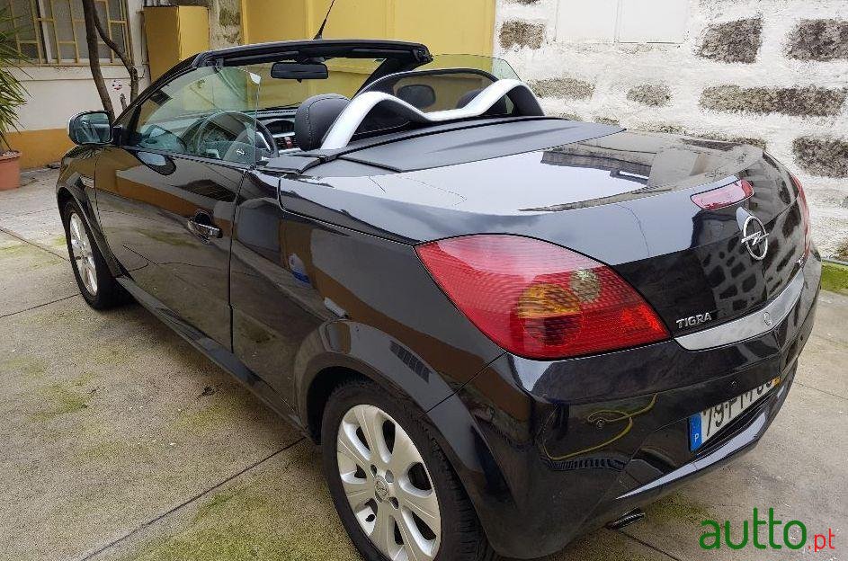 2008' Opel Tigra Twintop Nacional photo #2