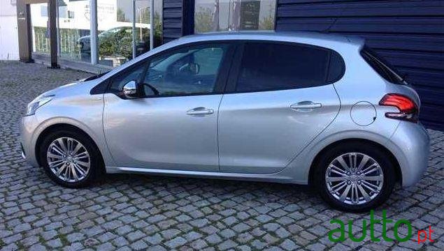 2018' Peugeot 208 1.2 Puretech Style photo #3