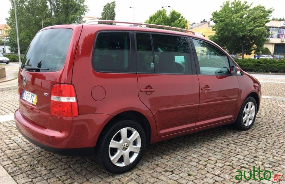 2004' Volkswagen Touran 1.9 Tdi photo #1