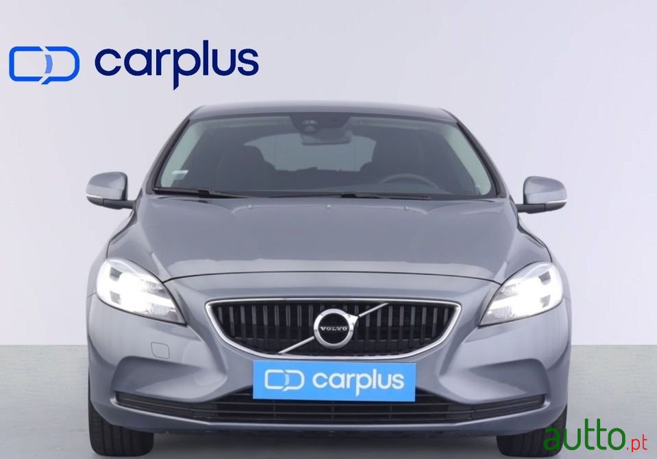 2019' Volvo V40 photo #3