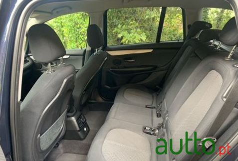 2015' BMW 216 Gran Tourer photo #6