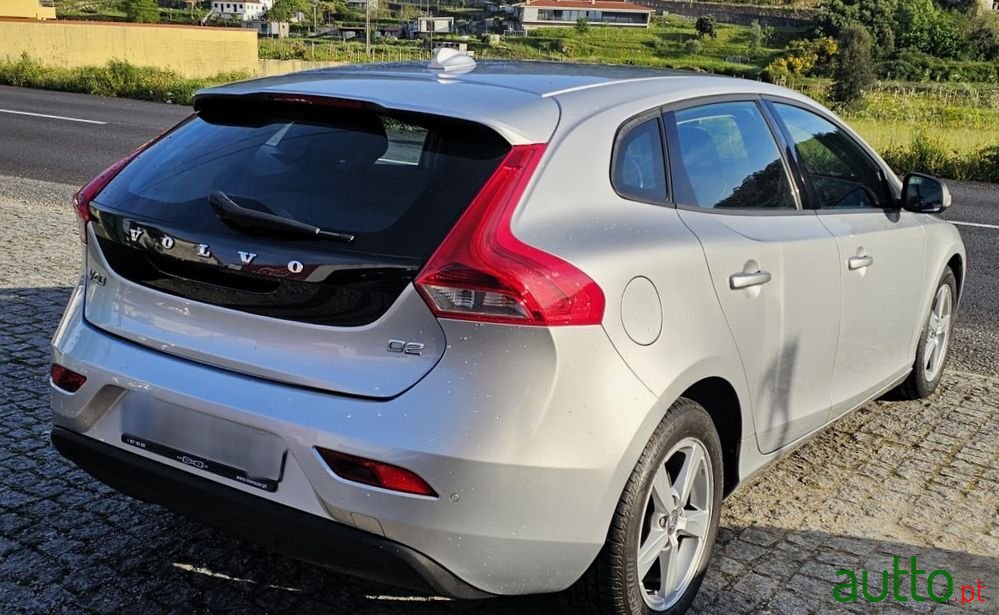 2014' Volvo V40 D2 Kinetic photo #2