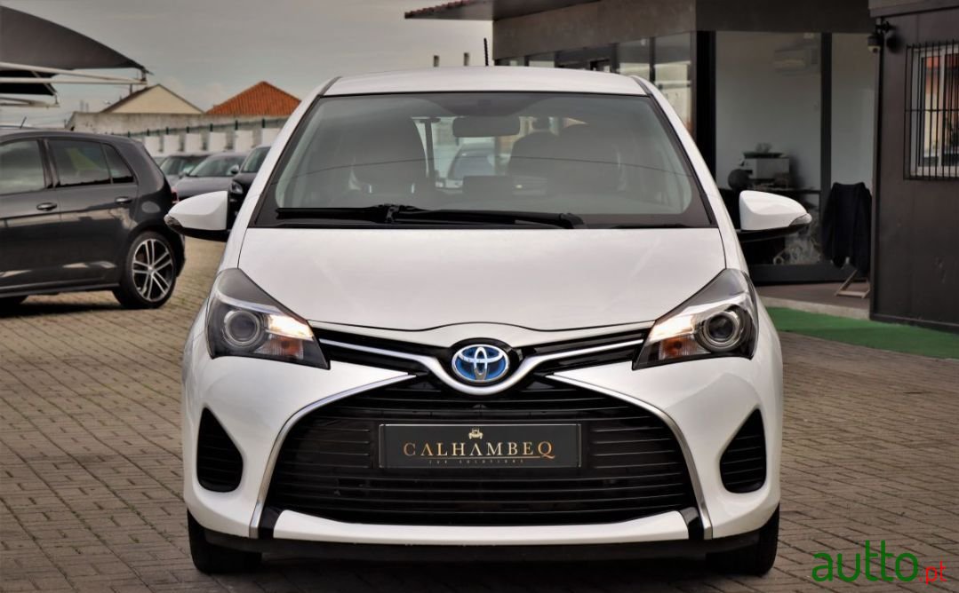 2017' Toyota Yaris photo #2