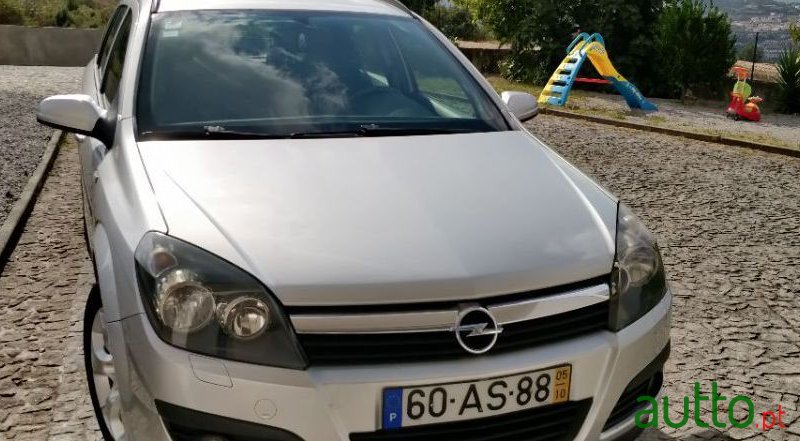 2005' Opel Astra Caravan photo #2