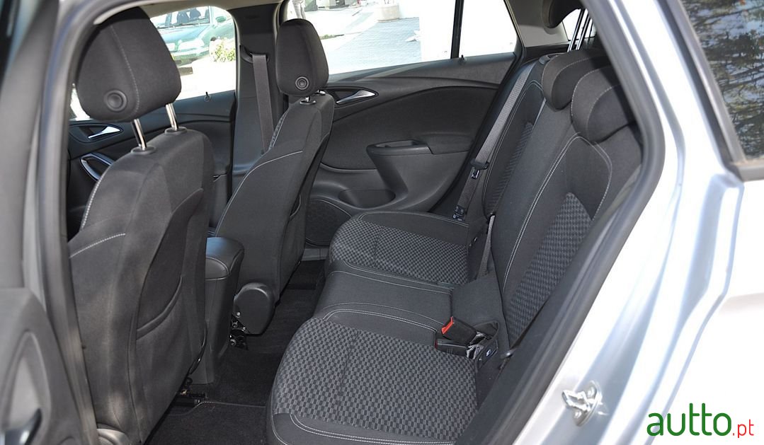 2017' Opel Astra Sports Tourer photo #6