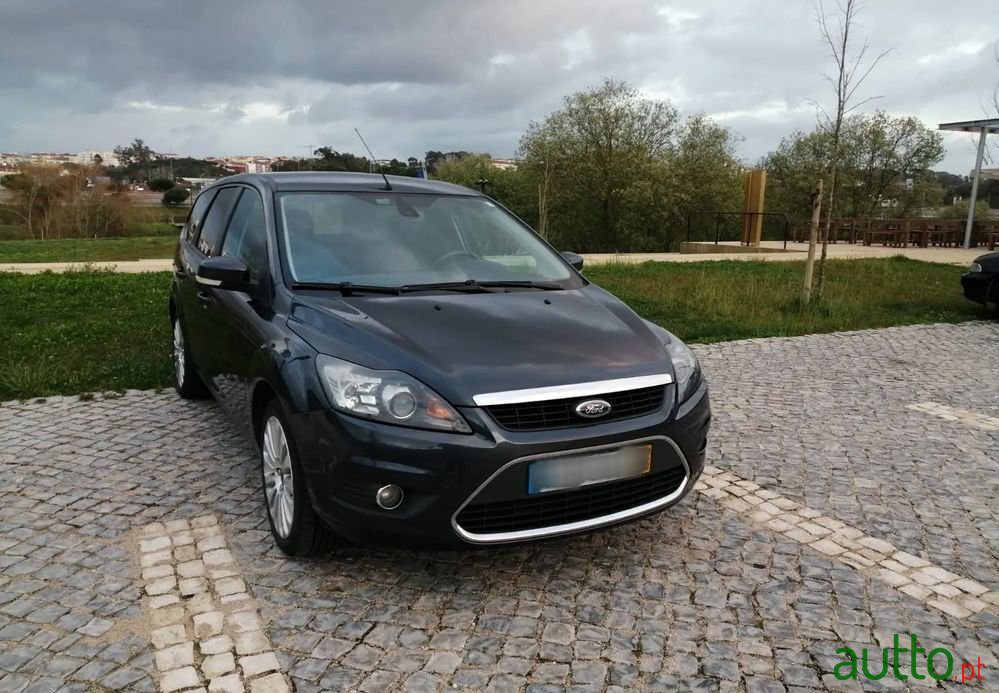 2009' Ford Focus Sw photo #2