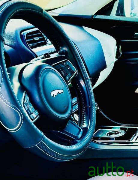 2019' Jaguar XE photo #2