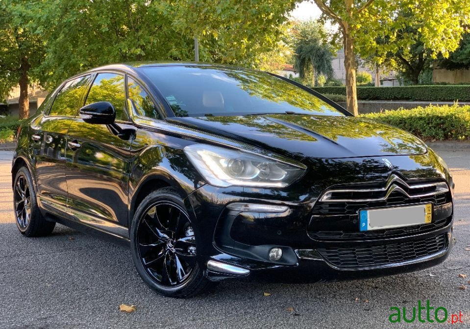 2012' Citroen DS5 photo #1