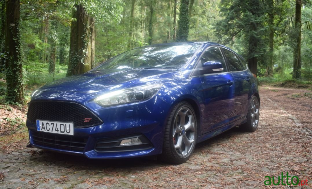 2015' Ford Focus photo #1