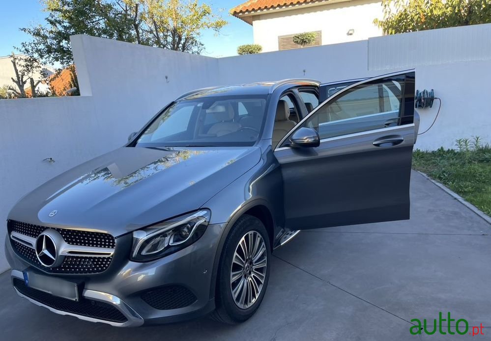 2017' Mercedes-Benz GLC 250 photo #2