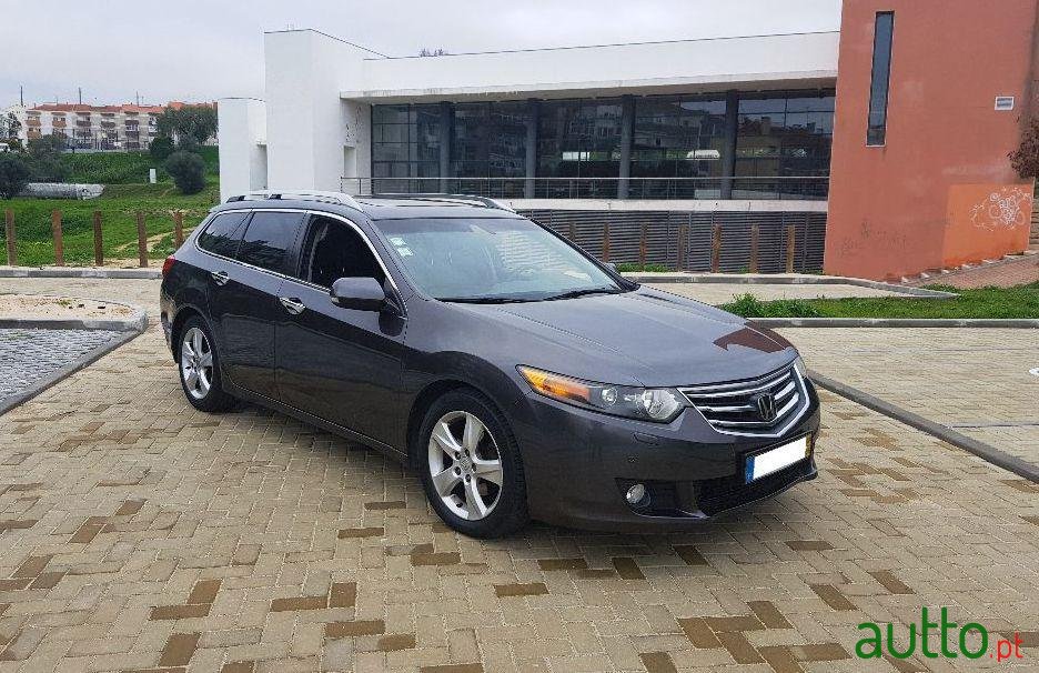 2008' Honda Accord Tourer photo #1