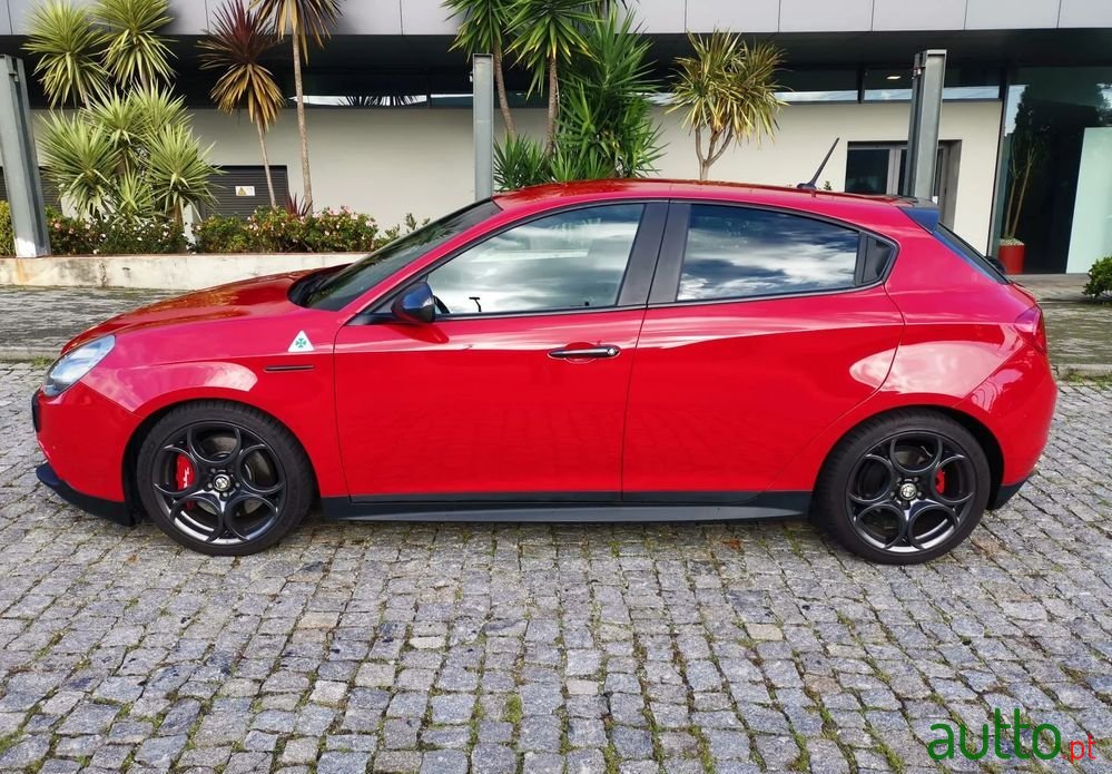 2014' Alfa Romeo Giulietta photo #1