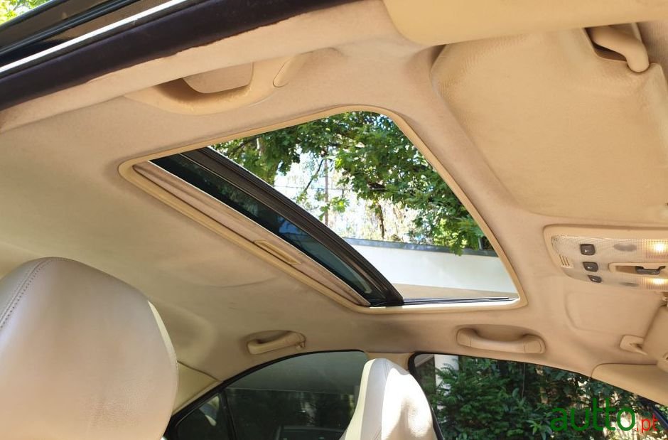 2000' Volvo S60 Ver-2-3-T5 photo #2