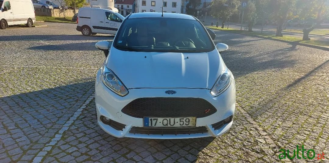 2014' Ford Fiesta photo #2