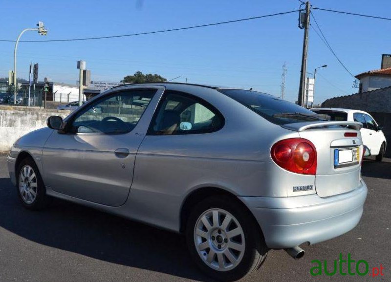 2001' Renault Megane Coupe photo #1