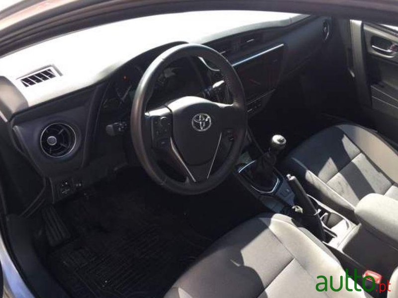 2016' Toyota Auris 1.4 D-4D Active+AC photo #1