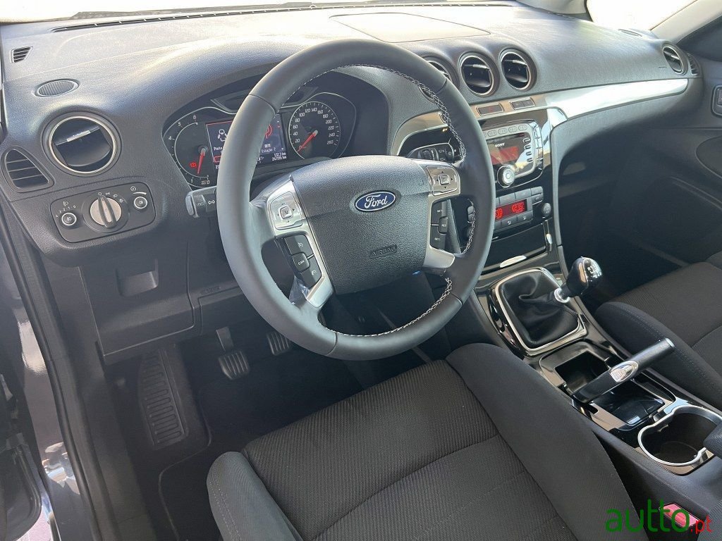 2011' Ford S-Max photo #2