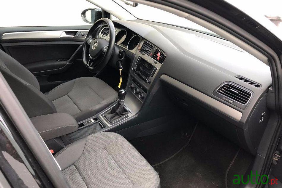 2015' Volkswagen Golf photo #3