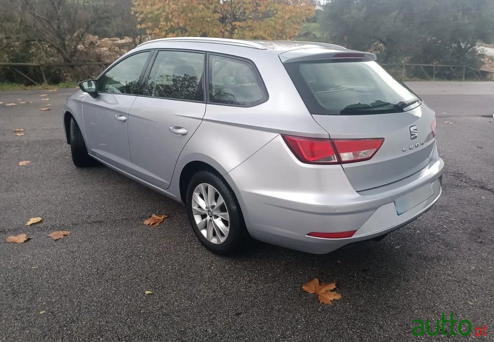 2018' SEAT Leon St photo #2