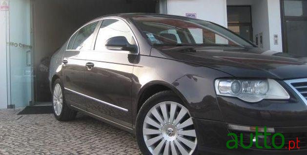 2005' Volkswagen Passat photo #2