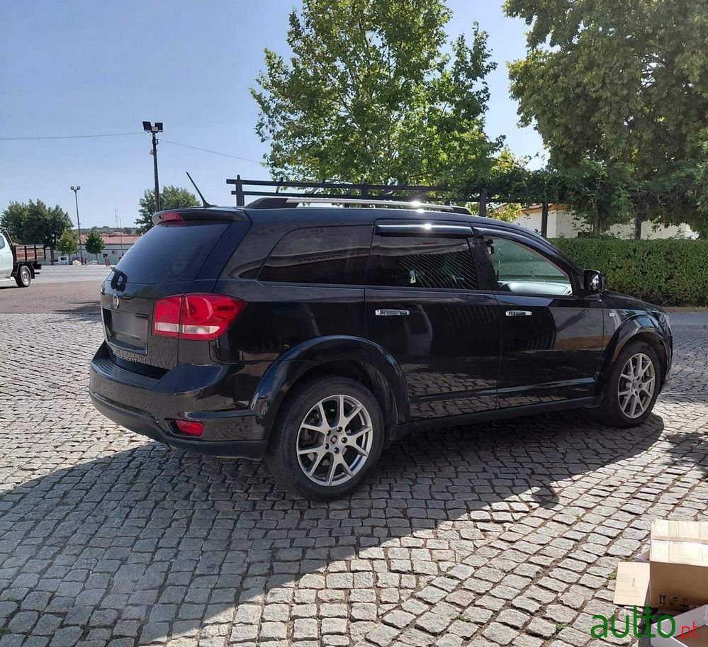 2014' Fiat Freemont 2.0 M-Jet Urban photo #2