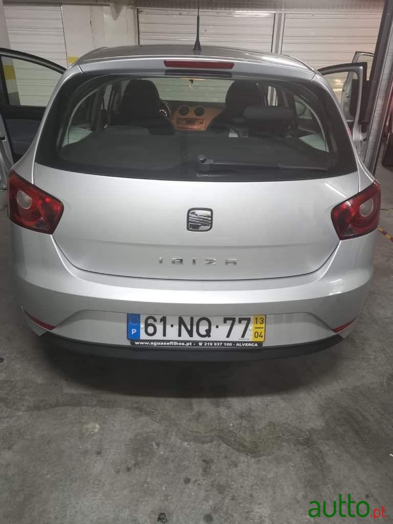2013' SEAT Ibiza photo #2
