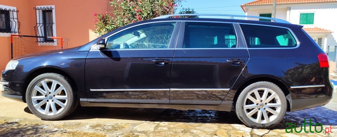 2009' Volkswagen Passat Variant photo #3