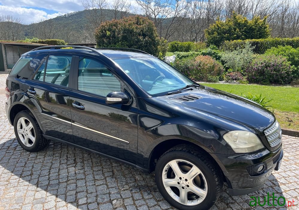 2006' Mercedes-Benz ML 320 Cdi photo #1