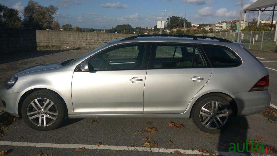 2010' Volkswagen Golf Variant photo #2